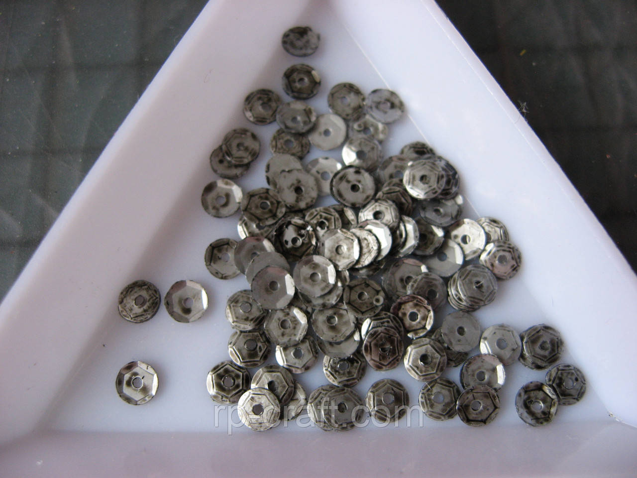 148. Упаковка паєток. Круглі, тиснені, 4 мм, 8 грам, сірі, фото 1