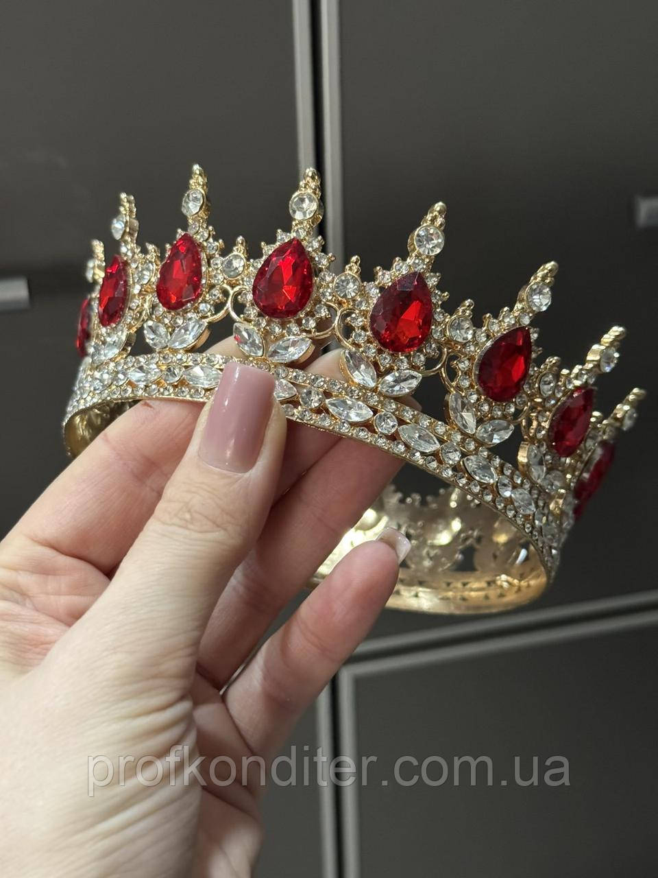 Корона металева для декору ЗОЛОТА з камінцями ЧЕРВОНОГО кольору, фото 1