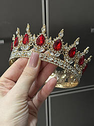 Корона металева для декору ЗОЛОТА з камінцями ЧЕРВОНОГО кольору