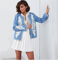 Жіночий вишитий піджак жакет блакитного кольору з білою вишивкою розміри S,M,L.
