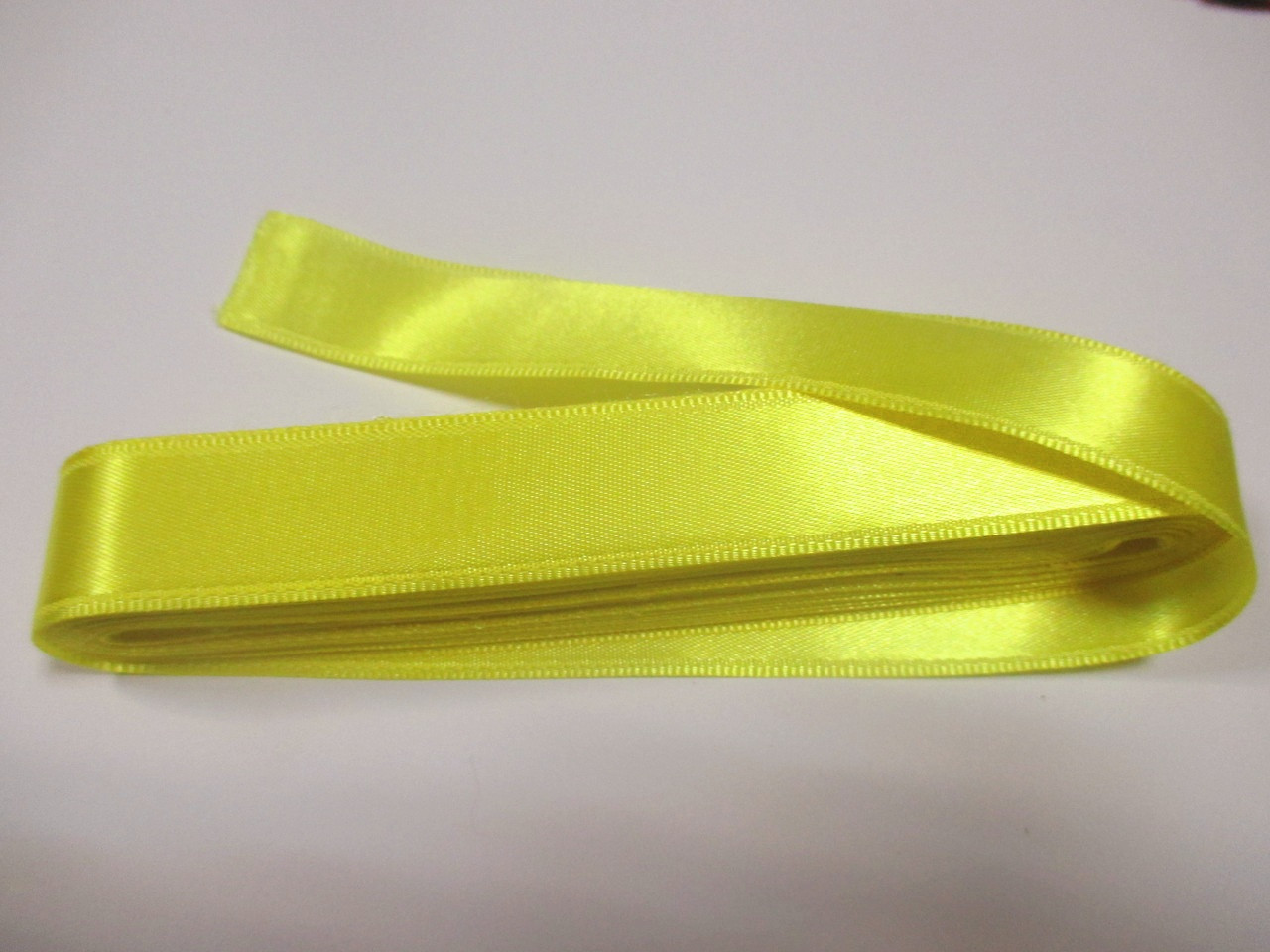 Стрічка атласна двостороння 2 см ( 10 метрів) жовта яскрава Н 02-088