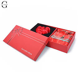 Подарунковий набір: 7 в 1 : 6 мильних троянд та елегантна шовкова хустка в подарунковій упаковці