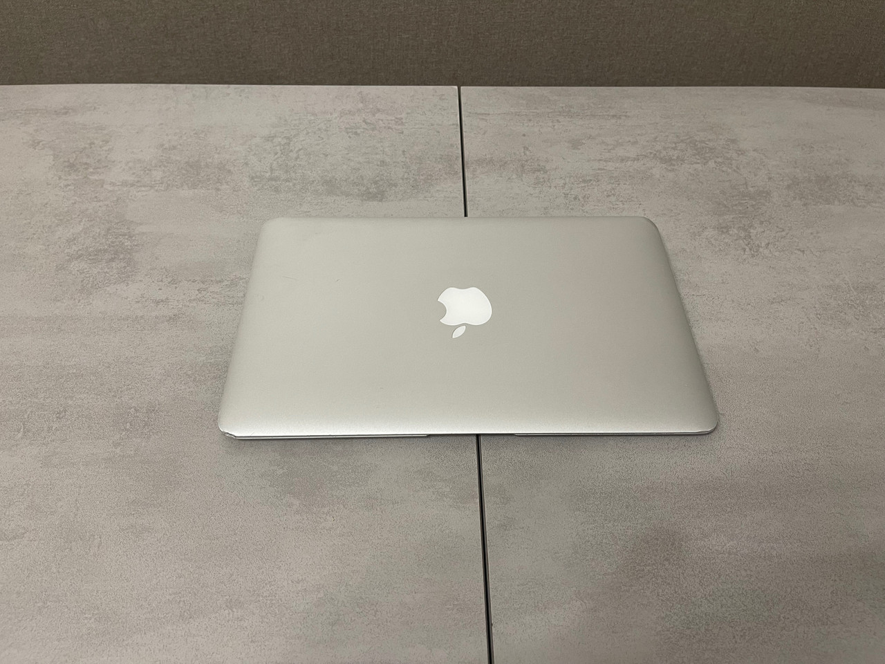 Комплектуючі, ноутбук на деталі або відновлення Macbook Air A1465: матриця розбита