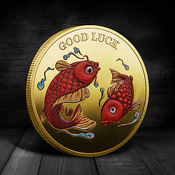 Щаслива монета "Рибки червоні" голд, монета талісману удачі та Везіння, у капсулі