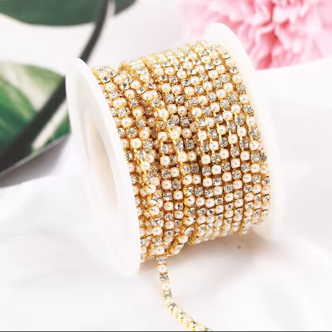 Стрічка стразова Перлина+стрази в золотистій оправі 2,5 мм крок 1, фото 1