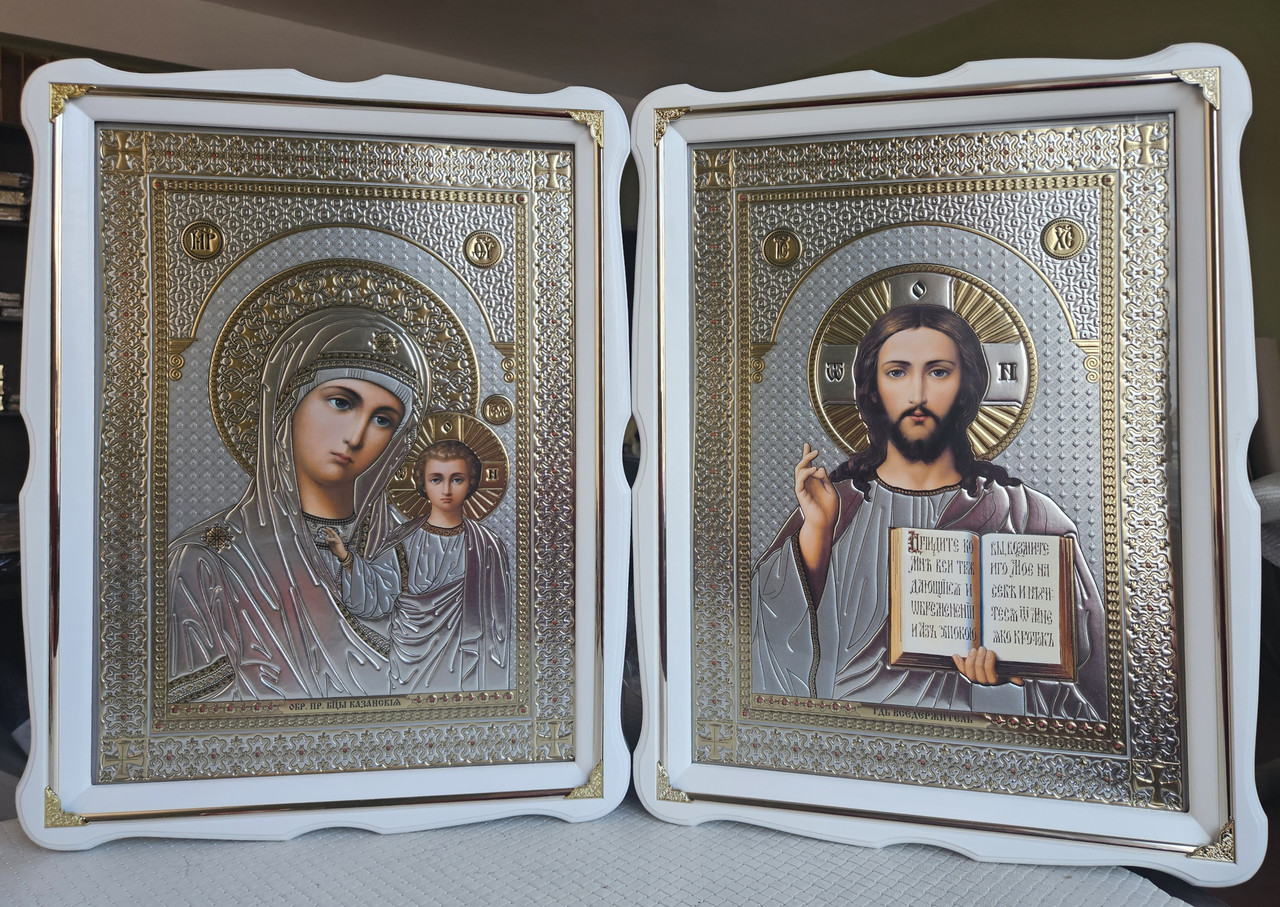 Иконы для дома под серебро в белом деревянном фигурном киоте под стеклом, размер киота 50*43,сюжет 33*46 - фото 1 - id-p2524509509