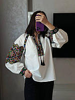 Стильна жіноча блузка вишиванка нарядна прикрашена вишивкою гладдю Туреччина