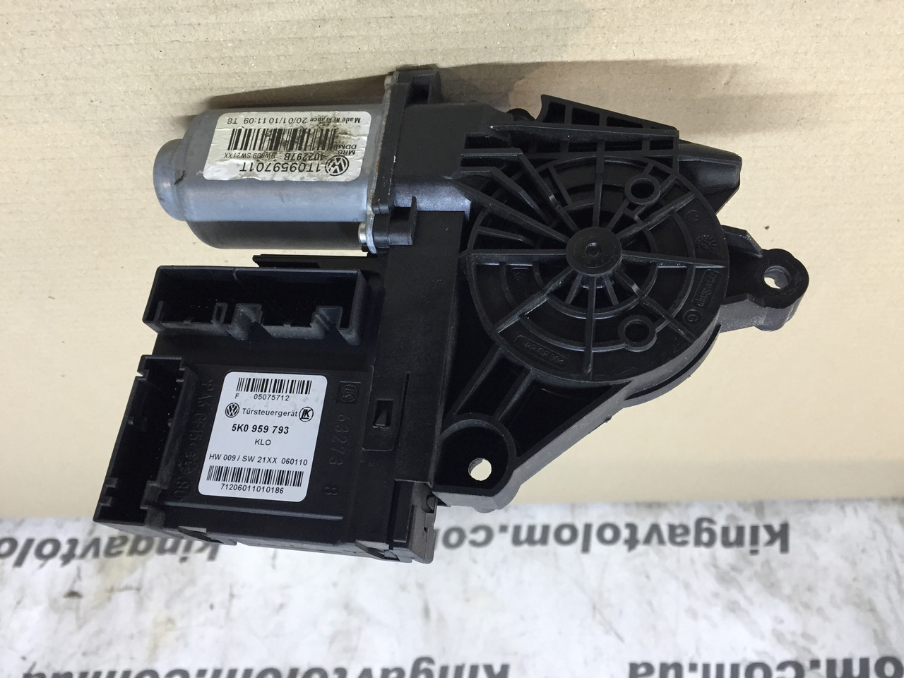 Моторчик стіклопідйомника Skoda Octavia A5 5K0959793, фото 1