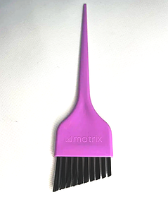 Пензель широкий скошений Tint Brush для фарбування волосся Matrix 9T лавандова