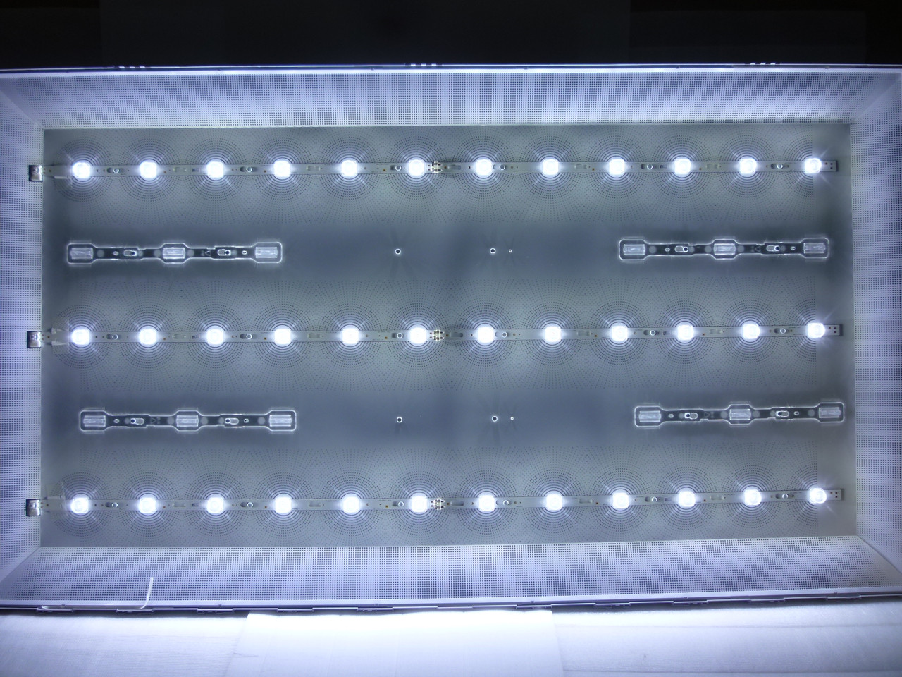Світлодіодні LED-лінійки L1_TU7K E0_CFM_(L6+R6)(1) (LED TV Samsung UE50TU8000UXUA) =Б/В=.