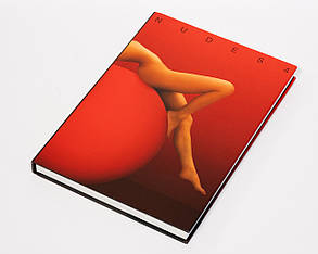 Книга - фотоальбом еротичної фотографії найкращих фотографів світу Graphis Nudes V.4