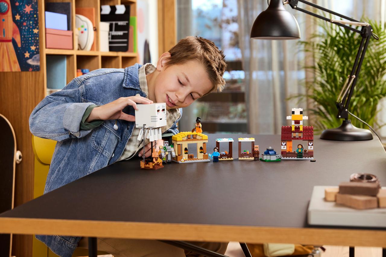 Лего Майнкрафт Напад кулі гасту на поселення Lego Minecraft 21273