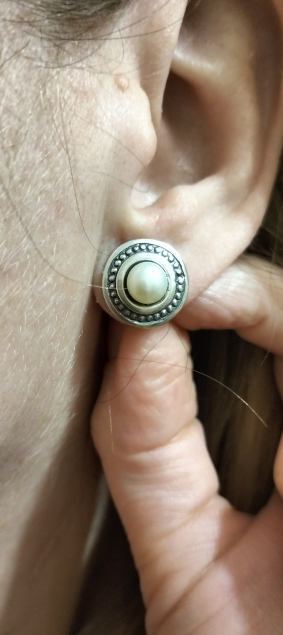 Срібні сережки-пусети від Хартів з перлиною, фото 1