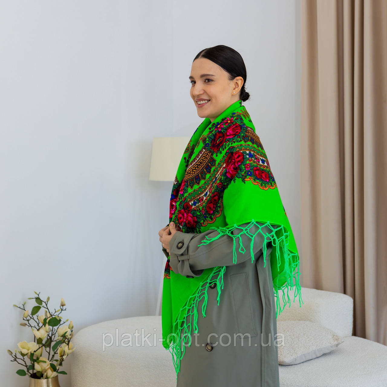 Хустка вовняна з бахромою 120х120 см. (салатова)