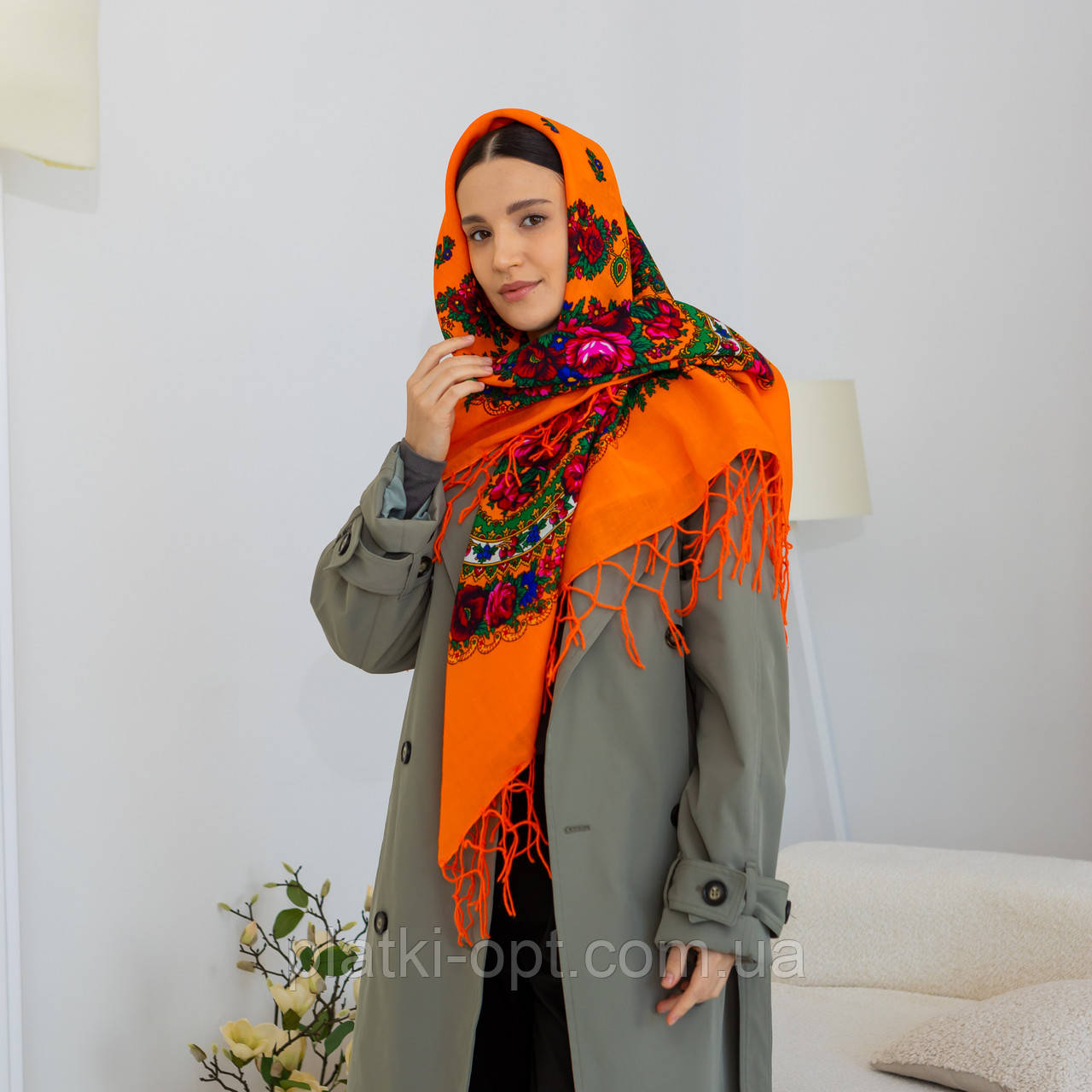 Хустка вовняна з бахромою 120х120 см. (помаранчева)