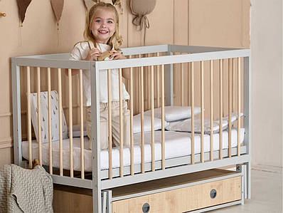 Простора люлька з натурального бука для новонароджених з опускаючуюся боковиною Дитяче ліжечко з маятниковим механізмом та ящиком