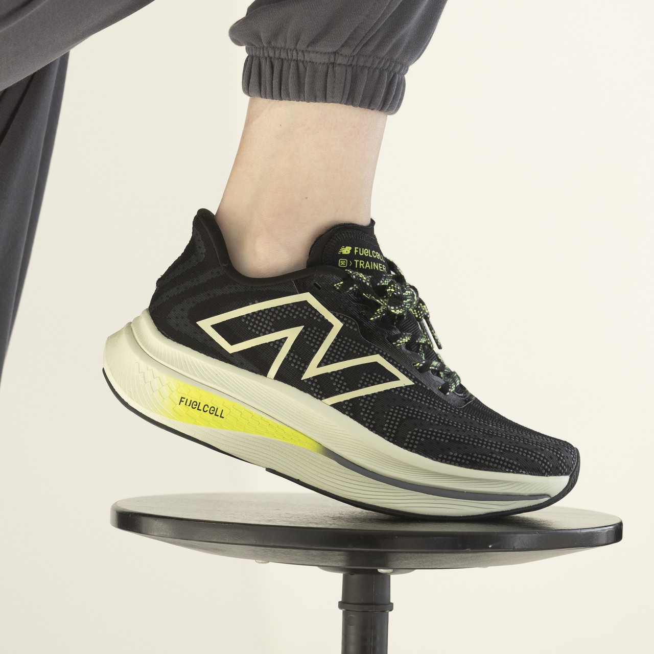 Кросівки New Balance FuelCell SuperComp Trainer v2 Black / Нью Беланс Ф'юелСел СуперКомп Трейнер в2 Чорні