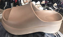 Жіночі шльопанці з піни на платформі  колір мокко .Розмір  37,39,41.