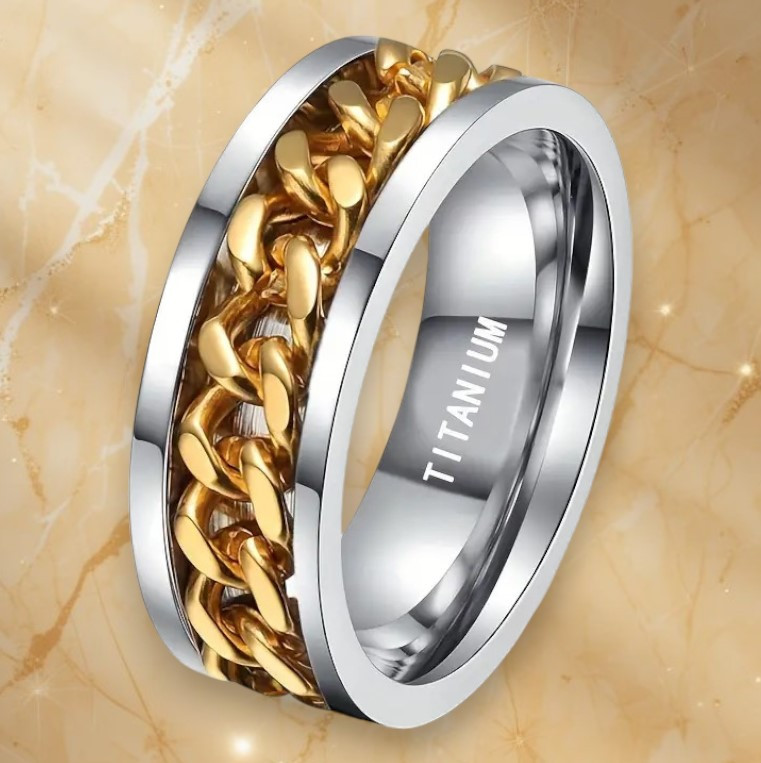 Срібляста каблучка з титанової сталі з обертовими золотистими ланцюжками посередині стильна розмір 18, фото 1