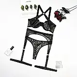Жіноча чорна білизна з поясом та багетами на ноги, трусики та ліф з палітуркою на грудях, фото 2