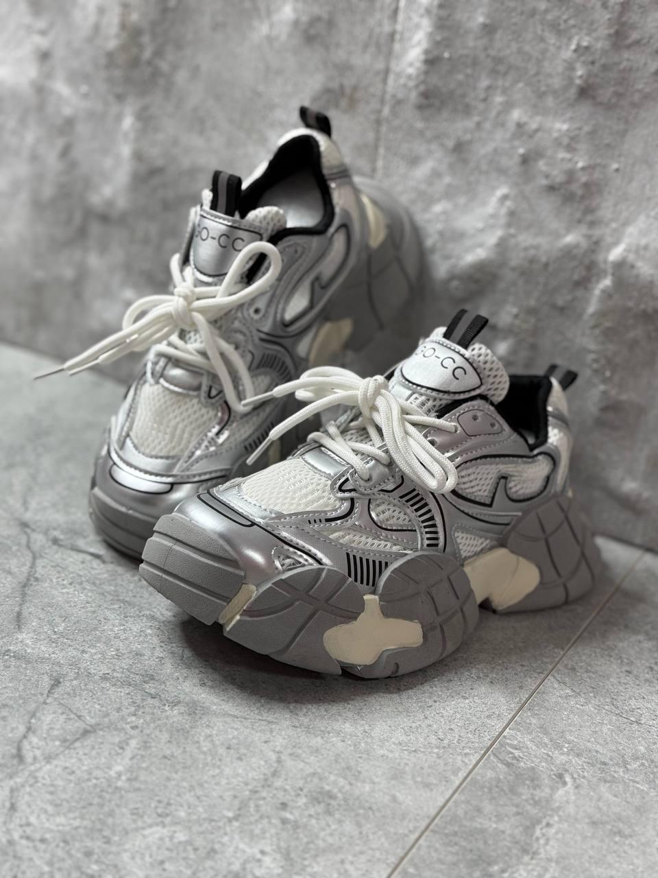 Жіночі кросівки сріблясті 37 розмір. Спортивне взуття