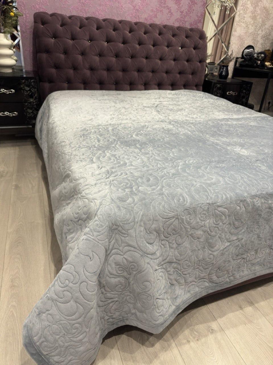 Велюрове стьобане покривало Romance 210х230 сіре