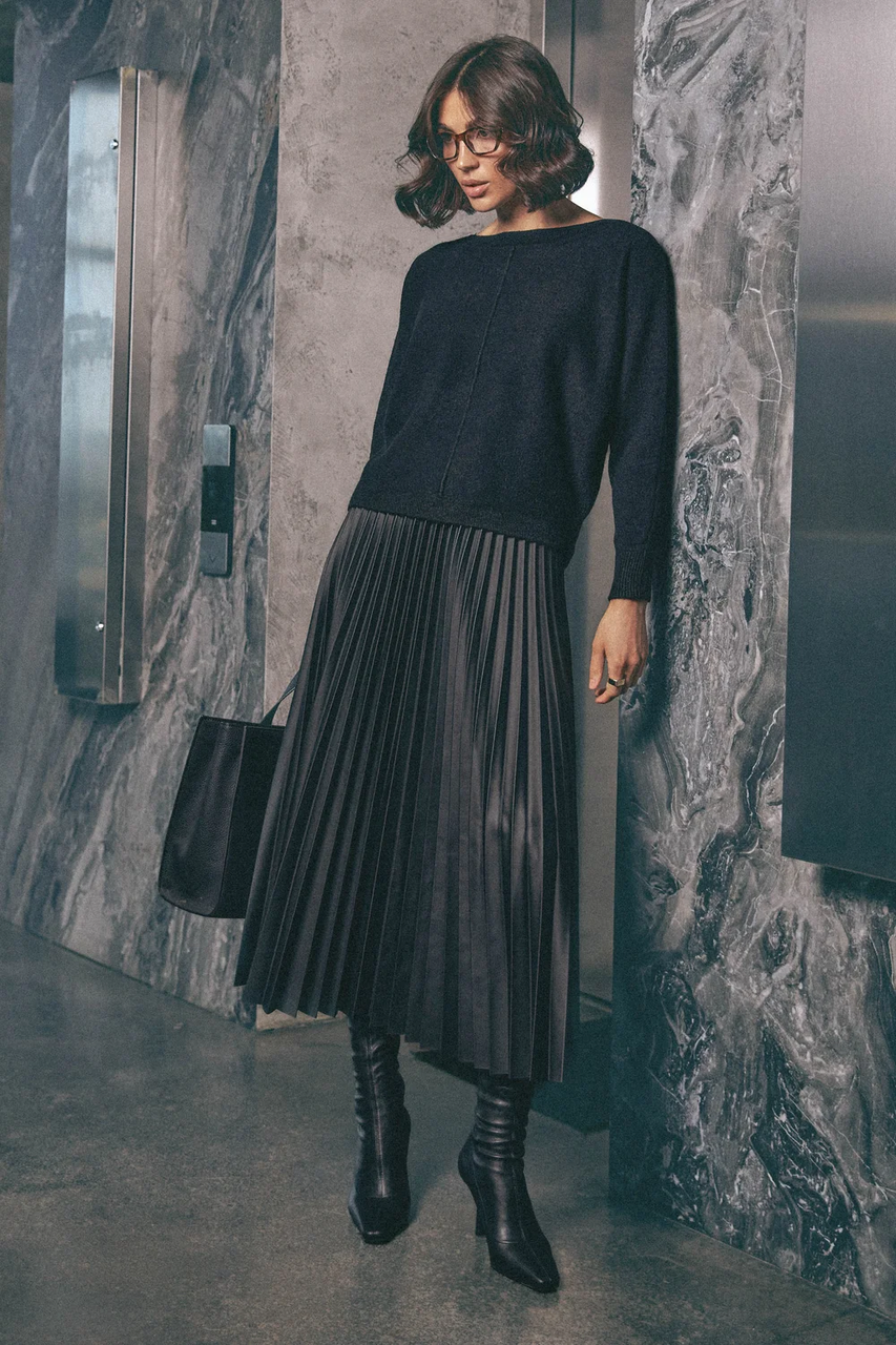 Стильна шкіряна спідниця плісе міді 42-52 розміри чорна, фото 1