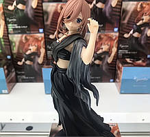 Фігурка статуетка аніме-дівчина у чорній накидці / 19 см