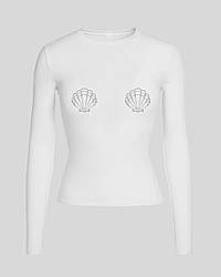 Бавовняна футболка-лонгслів приталена біла з мушлями в стрази