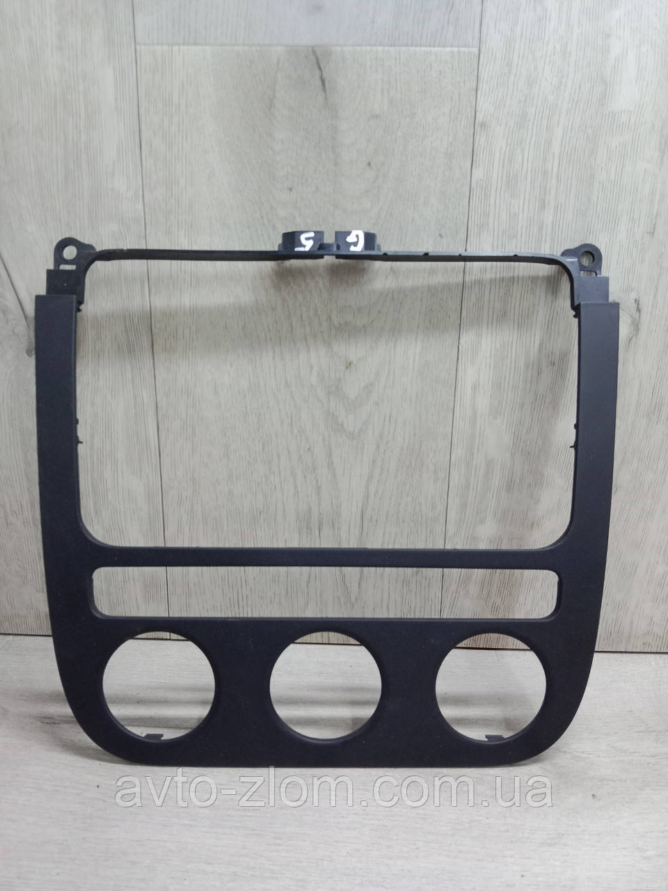 Рамка магнітоли Volkswagen Golf 5. Гольф 5. 1K0858069G.