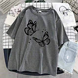 Жіноча оверсайз футболка з принтом метеликів, фото 3
