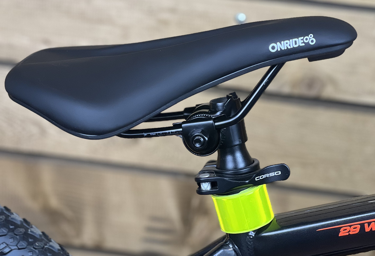 Сідло для велосипеда ONRIDE Spot чорне + світловідбиваюча смужка KLS, фото 1