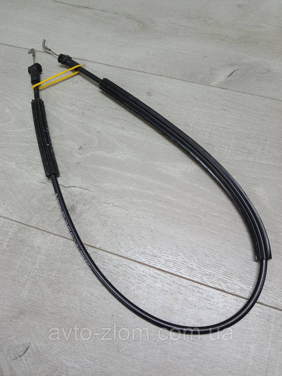 Тросик замку задніх правих дверей Volkswagen Transporter T5. Транспортер Т5. Верхній. 7H0827532., фото 1