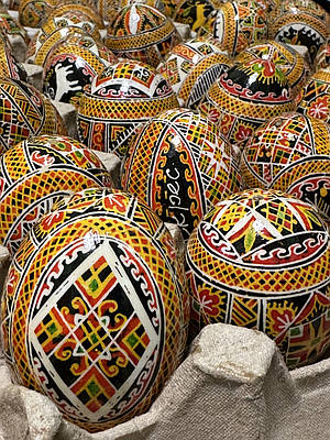 Писанка  на курячому яйці ,воскова техніка