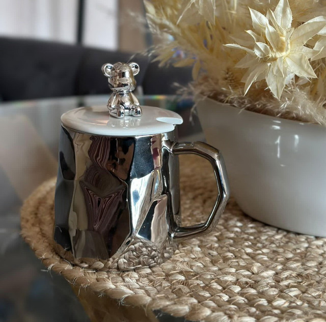 Чашка с медведем и ложкой в авторской упаковке. Подарочный набор чашка с дизайнерской фигуркой в упаковке Чашка с медведем и ложкой в авторской упаковке. Подарочный набор чашка с дизайнерской фигуркой в упаковке