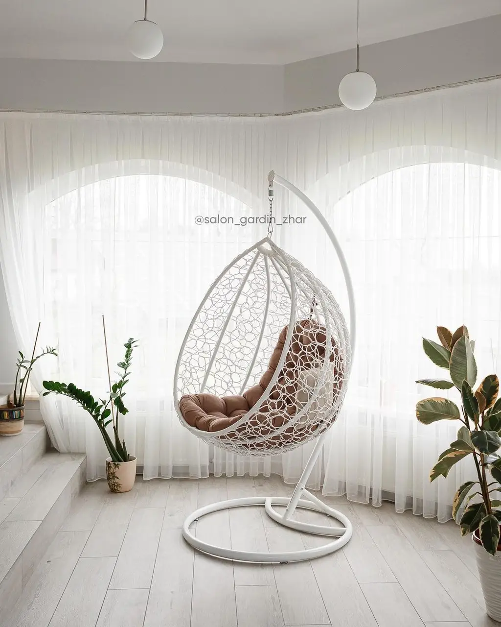 Меблі для відпочинку на патіо крісло кокон з техноротангу на металевій стійці, Garden White, фото 1