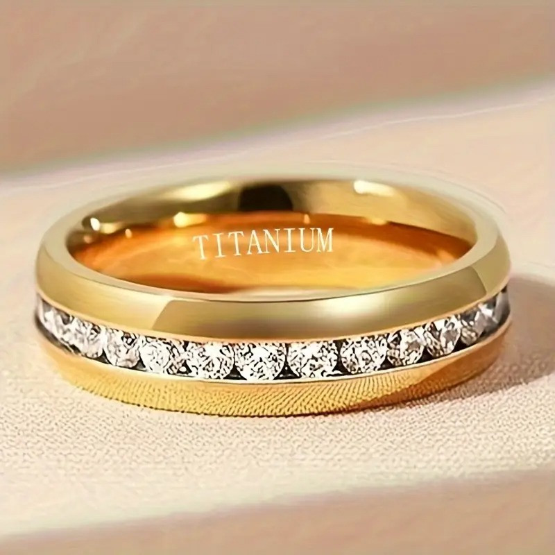 Золотиста класична обручка з титанової сталі з білим Liresmina Jewelry цирконієм розмір 19, фото 1