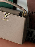 Жіноча сумка Louis Vuitton Capucines через плече Луї Віттон бежевий класичний, фото 2