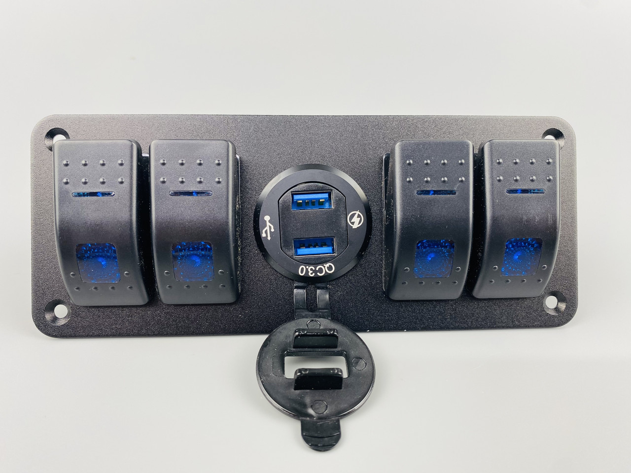 Панель із 4 перемикачами, USB-зарядкою QC3.0 і вольтметром, фото 1