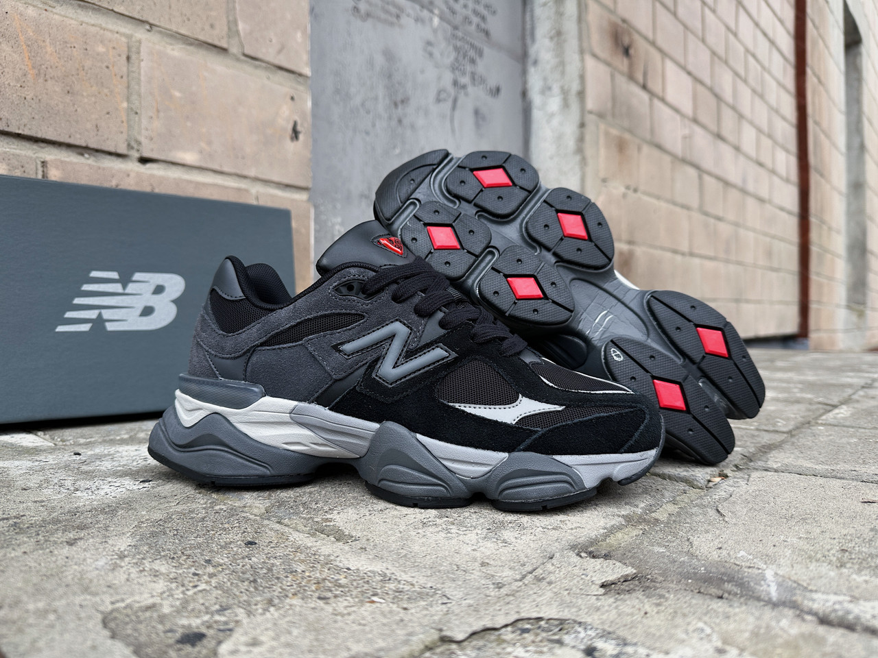 Чоловічі кросівки New Balance 9060 Black Castlerock чорні з сірим