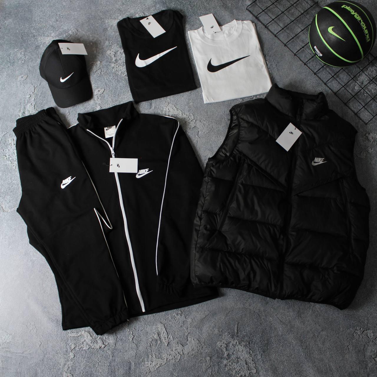 Спортивний костюм чоловічий Nike жилетка 2 футболки кепка весняний осінній літній найк чорний