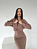 Жіночий костюм-двійка відтінку мокко з двонитки: сукня на тонких бретелях і вкорочена кофта на блискавці, фото 9