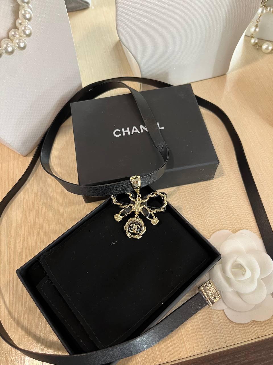 Чокер шкіряний чорний Шанель / Chanel чокер з бантиком