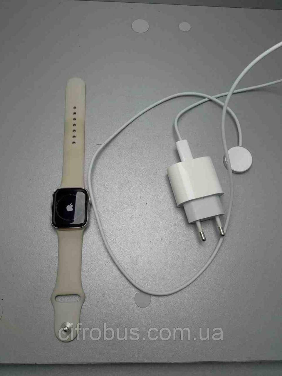 Смарт-годинник браслет Б/У Apple Watch SE 2 GPS 40 mm Aluminum Case A2722