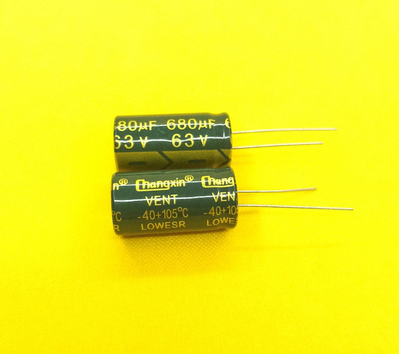 Конденсатори Changxin 63 v 680 mF