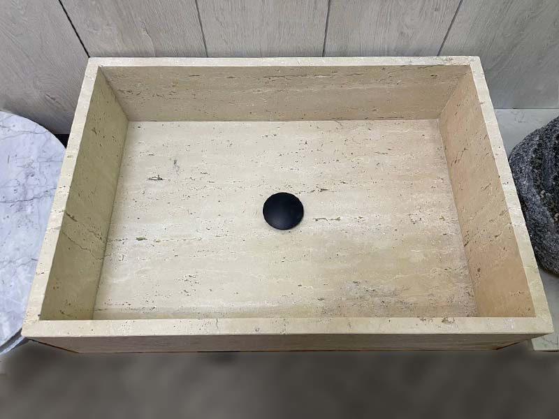 Умивальник з травертину 645*445*172 мм