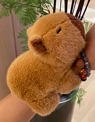 Плюшева іграшка браслет м'яка Капібара браслет на руку/в автомобіль 20см