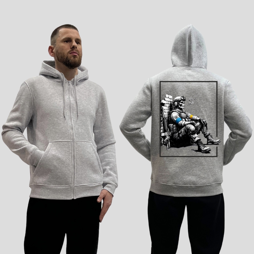 Чоловічий зіп-худі на флісі з принтом Втомлений скелет біля стіни цигарка, Сірий