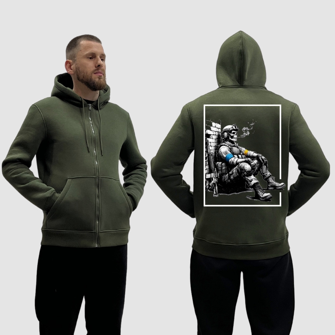 Чоловічий зіп-худі на флісі з принтом Втомлений скелет біля стіни цигарка, Хакі