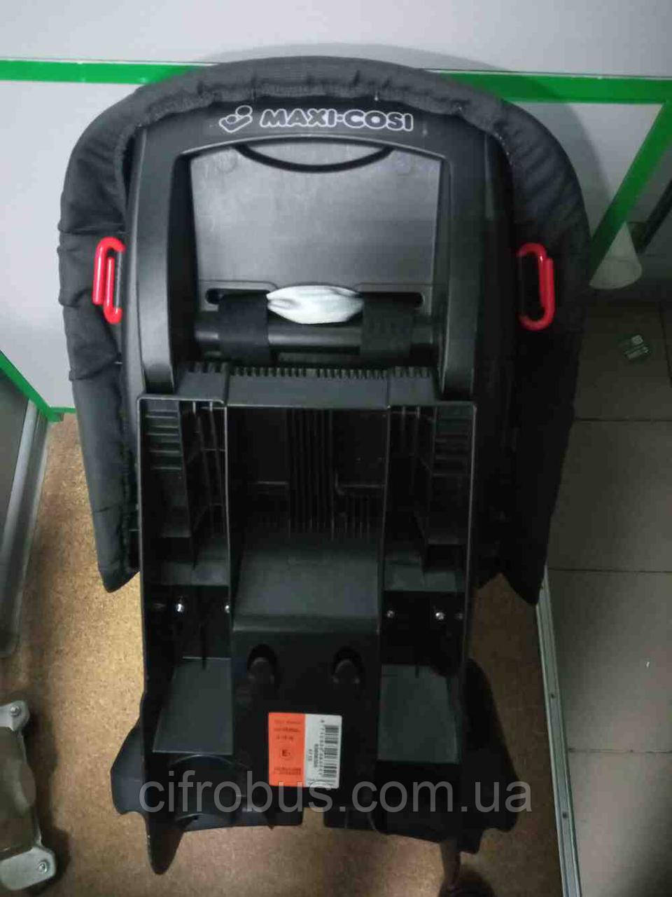 Дитяче автокрісло Б/У Maxi-Cosi 04301096 Priori SPS+ Basic E1